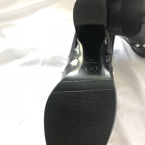 New inbox Chanel Boots Pearl Accent. Size 39 - Picture 3 of 6